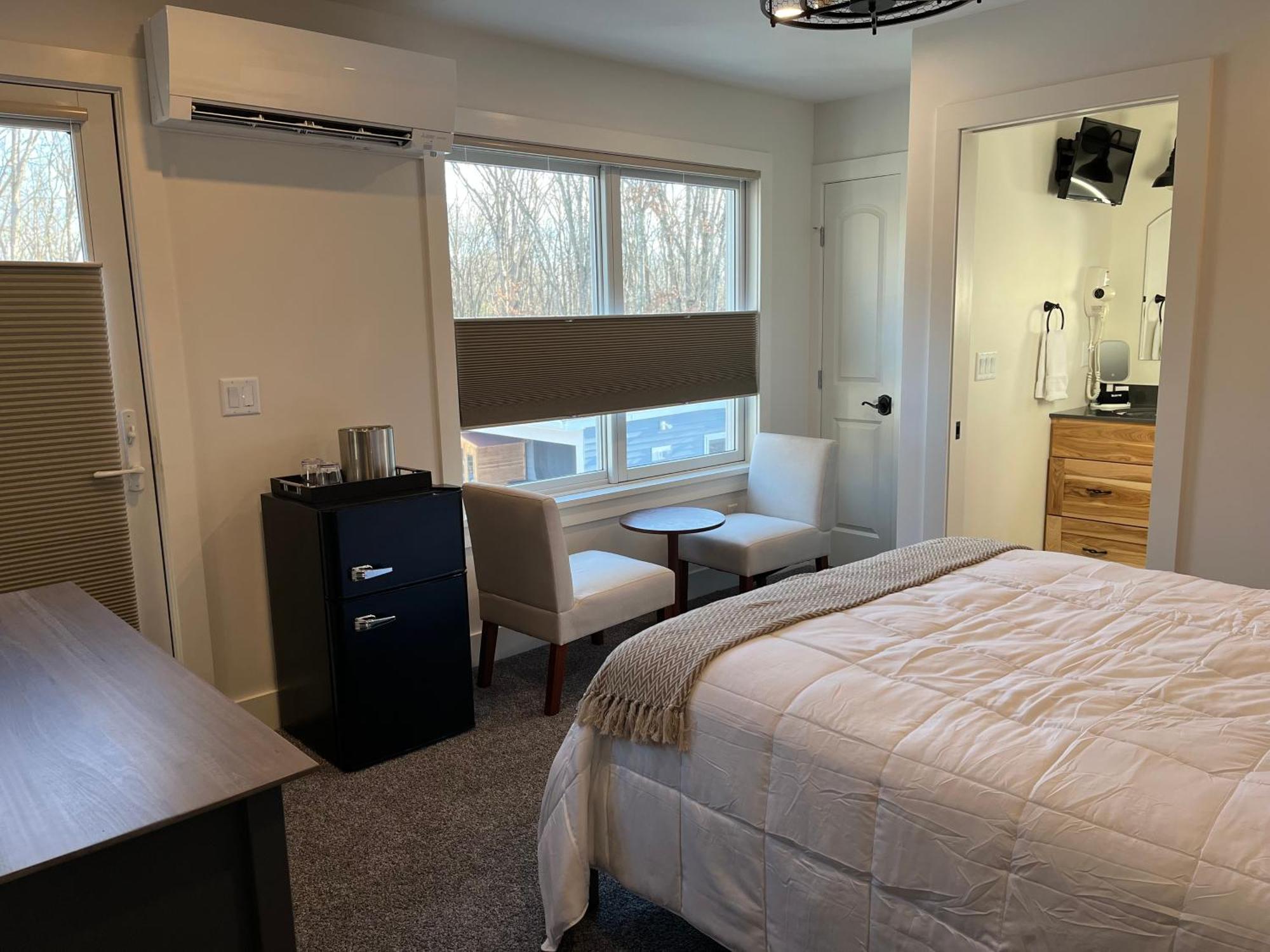 Four Seasons For Fun Bed & Breakfast Lakeville Екстер'єр фото